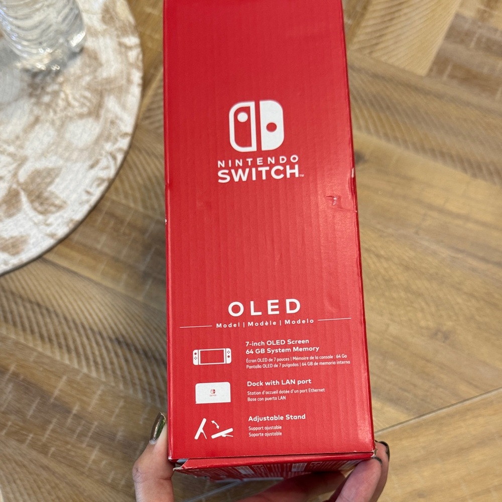 Nintendo Switch OLED Console with White Joy‑Con Controllers 64 GB - Picture 15 of 16